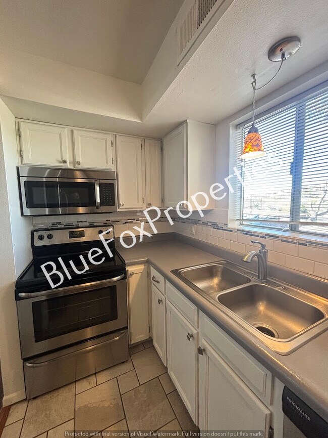 Foto del edificio - 2601 W Broadway Blvd