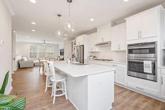 Building Photo - 214 Maidstone Trail