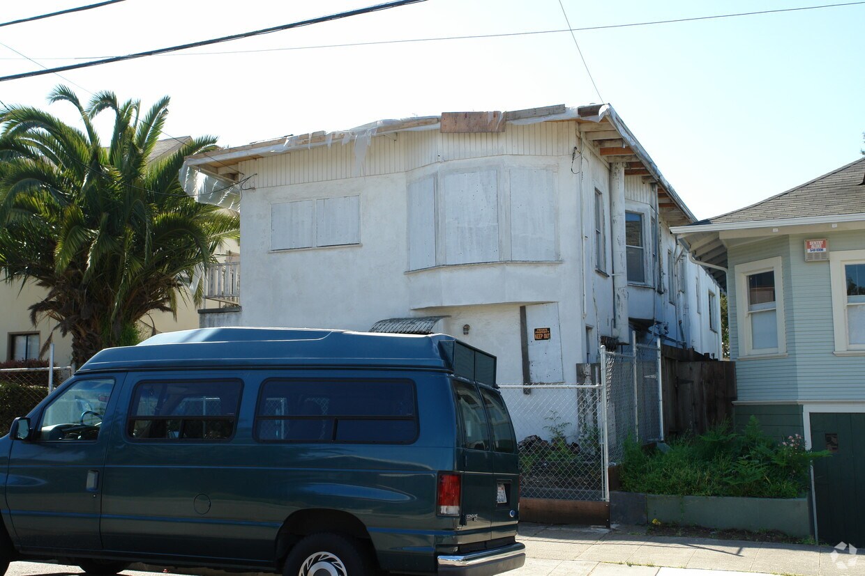 Building Photo - 1638 Stuart St