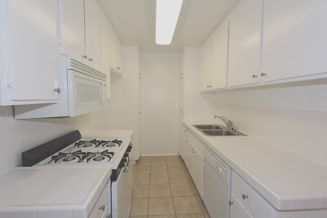 Foto del edificio - 5421 Kester Ave