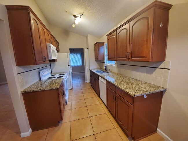Foto del edificio - 129 Edgewater Cir