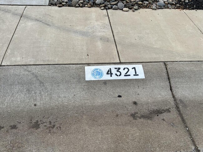 Foto del edificio - 4321 Paulson Ln