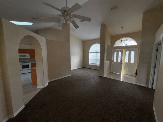 Building Photo - Oak Crest – 4BR/3BA Home with Covered Patio & Prime Ocala Location