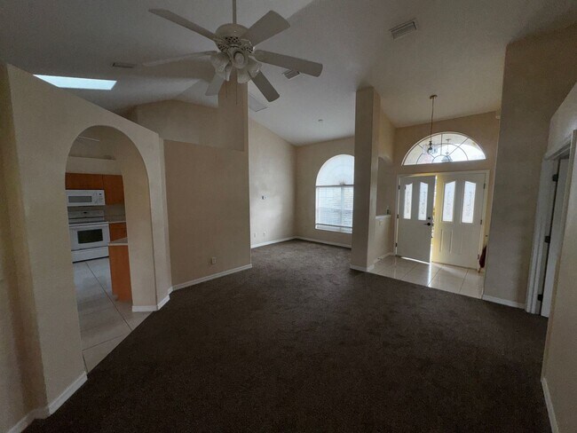 Foto del edificio - Oak Crest – 4BR/3BA Home with Covered Patio & Prime Ocala Location