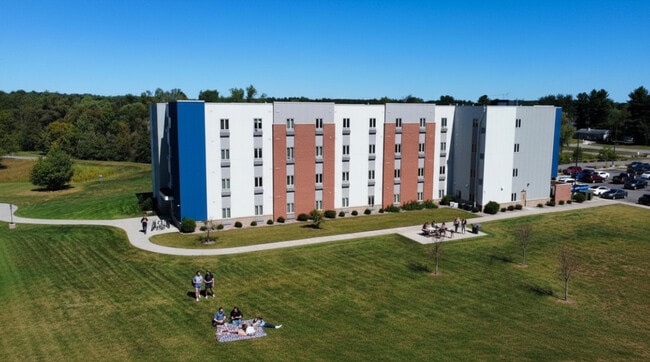 Building Exterior - Timberwolf Suites Student Apartments