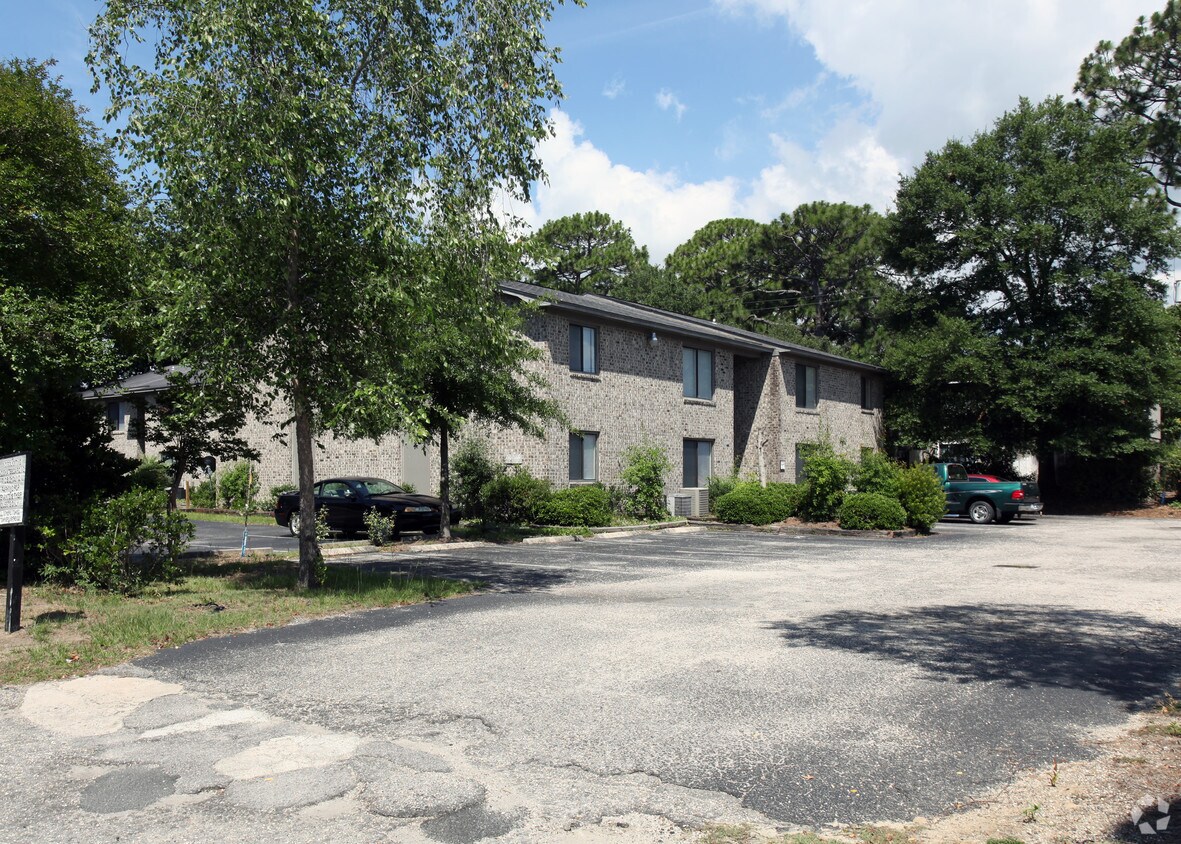 Building Photo - Blynnwood Gardens Apartments