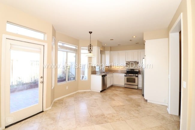 Building Photo - 4 Bed 3 Bath House w/ 2-car garage