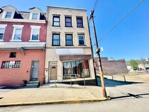 Building Photo - 810 Amity St