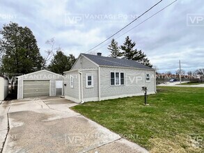 Building Photo - 3510 Custer St