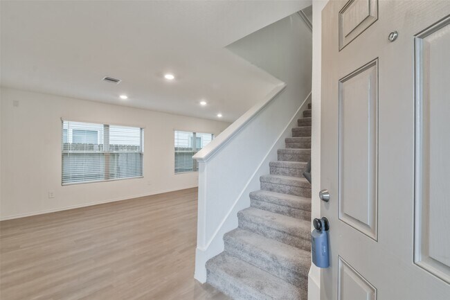 Building Photo - 3707 Solanum Dr