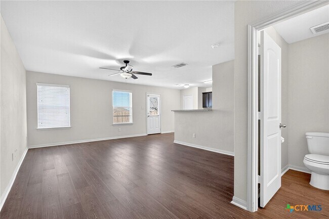 Foto del edificio - 308 Yearwood Ln