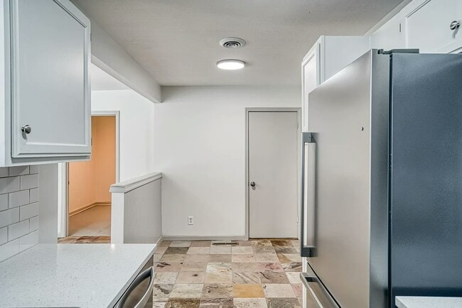 Building Photo - 2423 S 51st Ct