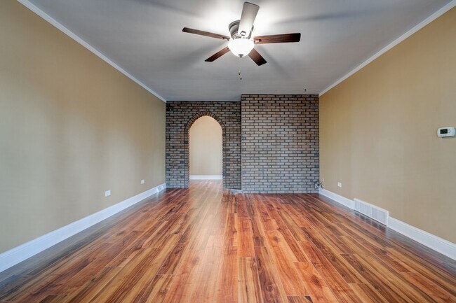 Foto del edificio - 8536 River Grove Ave