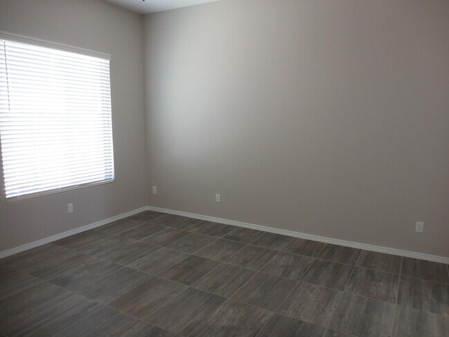 Building Photo - 963 Aircoupe Way