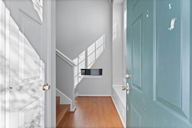 Building Photo - 226 S Walden Elms Cir