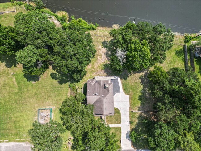 Building Photo - 401 Brook Hollow Dr