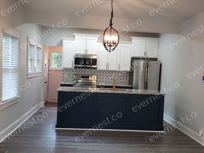 Building Photo - 1359 Lockwood Dr SW