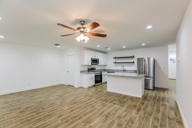 Building Photo - 5919 S 12th Ln
