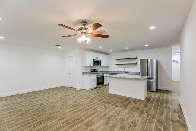 Foto del edificio - 5919 S 12th Ln