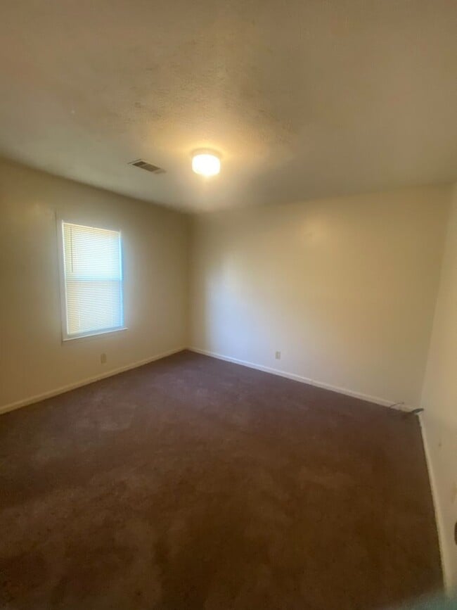 Foto del edificio - 2339 Schaul St