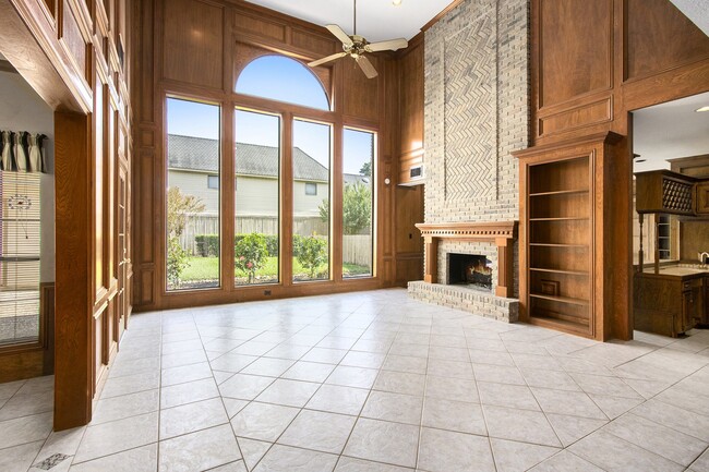 Foto del edificio - 15010 Terrace Oaks Dr
