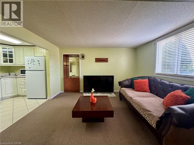 Building Photo - 202 Essex Point Dr
