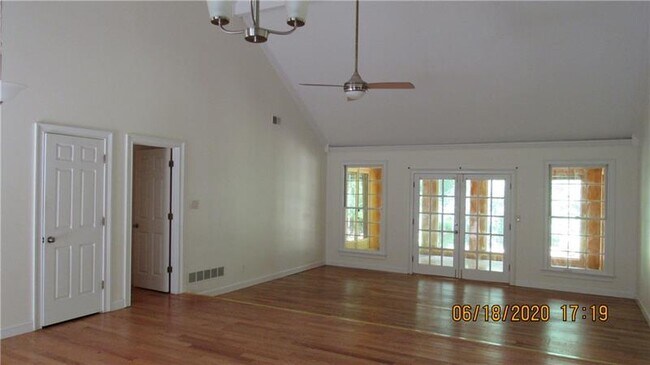 Building Photo - 740 Robinson Farms Dr