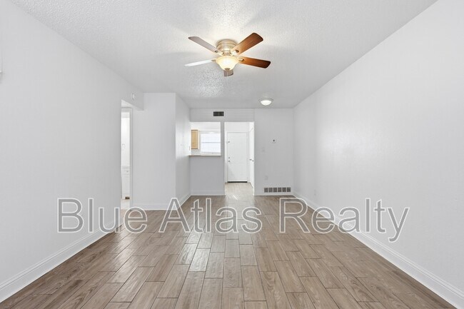 Foto del edificio - 2713 Wimbledon Ct