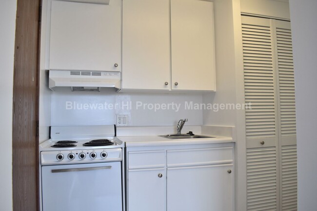 Foto del edificio - Five Regents - Studio w/ full kitchen, 1 p...