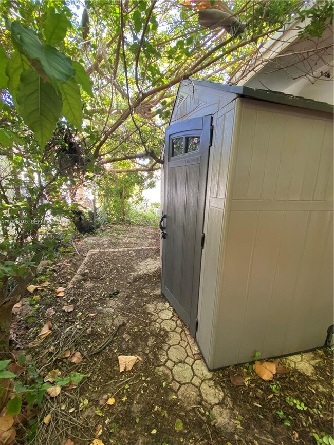 Building Photo - 1101 Bay Dr