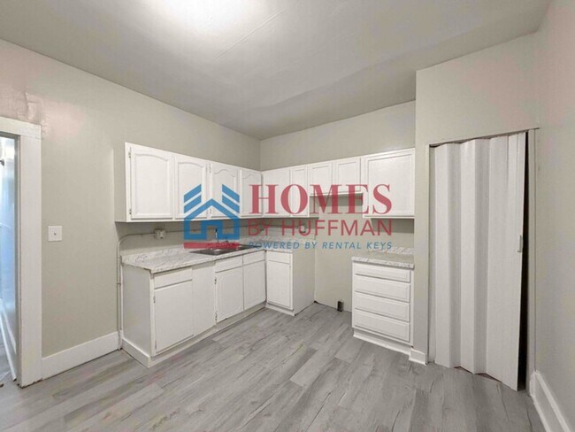 Foto del edificio - Three Bedroom House | Large Backyard