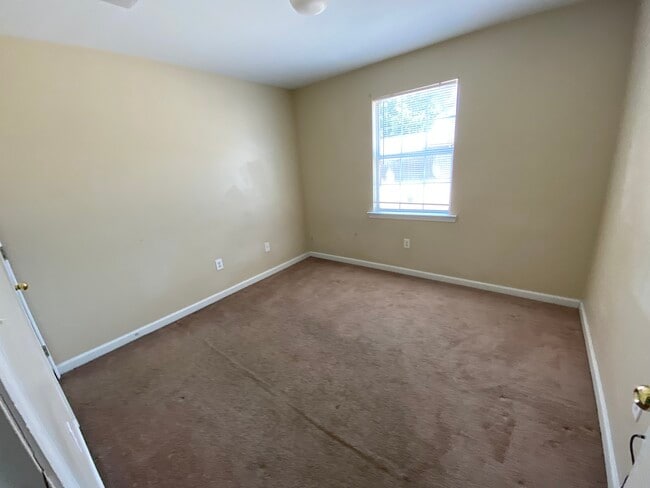 Building Photo - Creekside Apartments