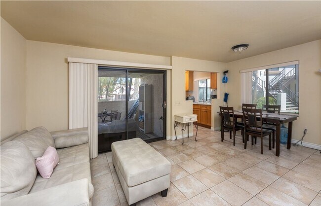 Foto del edificio - Spacious 2-Bedroom, 2-Bathroom Condo Avail...