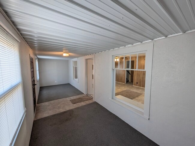 Enclosed Porch - 123 E North St