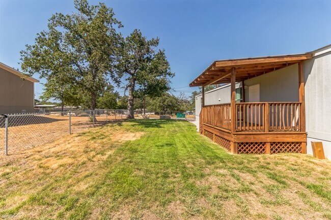 Building Photo - 3 br, 2 bath Mobile Home - 108 East Castle...
