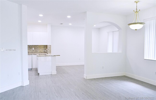 Foto del edificio - 8964 W Flagler St
