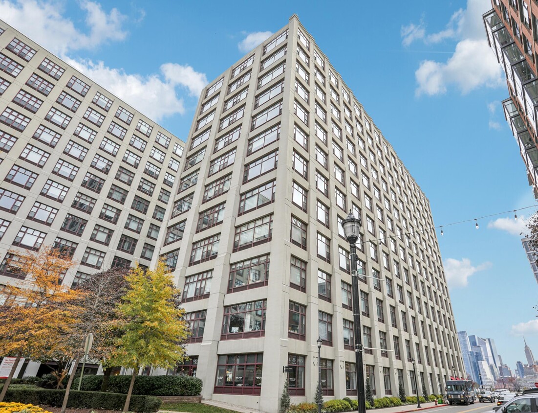 Primary Photo - 1500 Hudson St