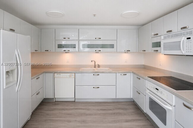 Foto del edificio - 6580 Indian Creek Dr