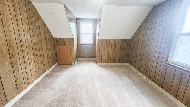 Building Photo - 4 bed 1 bath