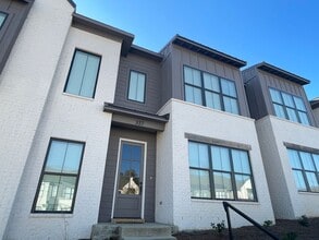 Building Photo - 337 Stillwater Ln