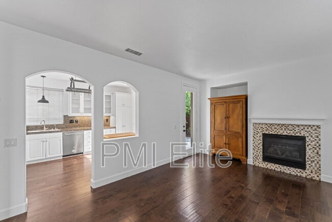 Foto del edificio - 24619 Montevista Cir