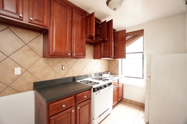 Building Photo - 501 W 170th St