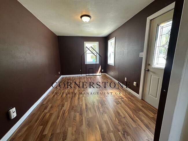 Foto del edificio - 2 Bedroom House in Webster City $775
