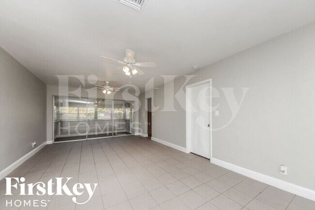 Building Photo - 6103 NW 20th Ct