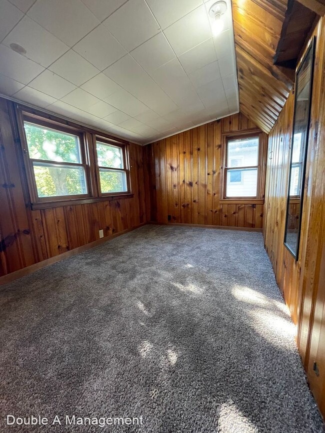 Building Photo - 3 br, 1.5 bath House - 303 Walnut St.