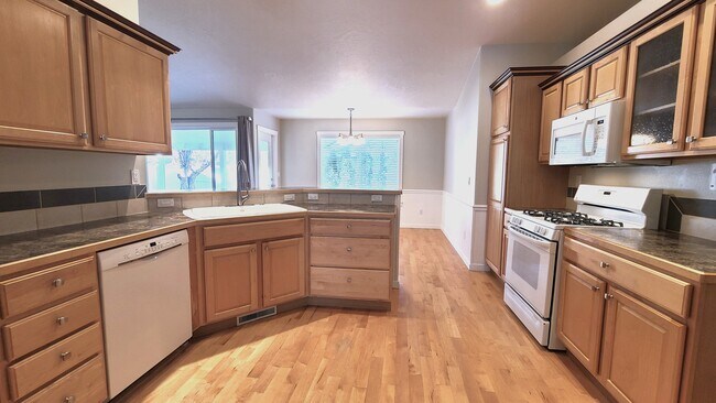 Foto del edificio - 2130 Strauss Ct E