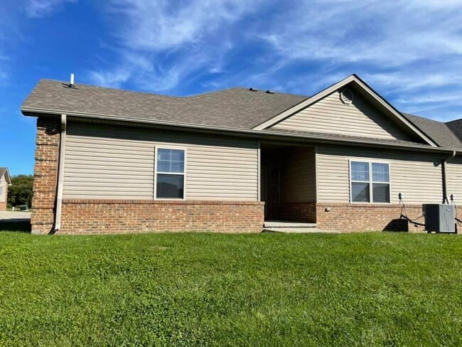 Building Photo - 104 Garden Gate Dr