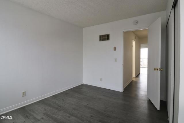 Building Photo - 271 S Ventura Rd