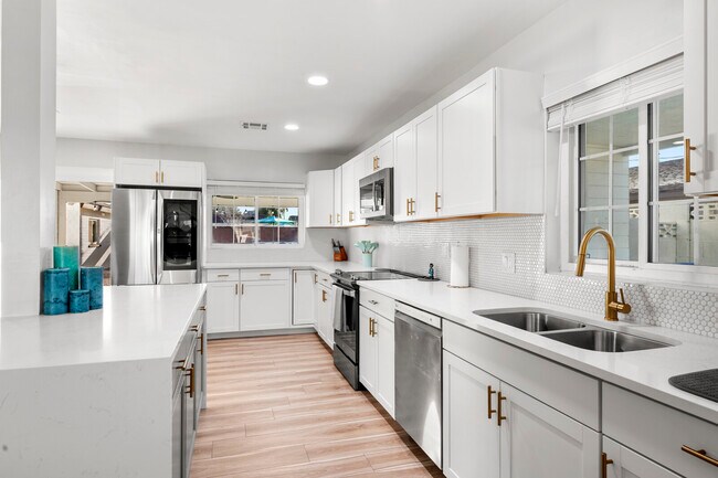 Foto del edificio - 2207 N 28th Pl