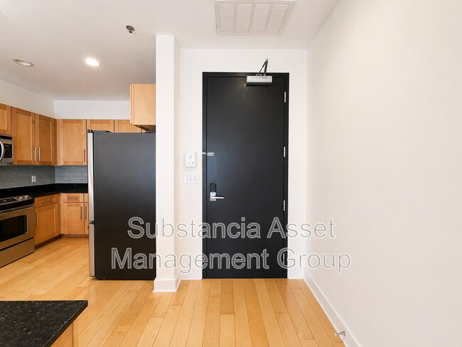 Building Photo - 444 N Central Ave